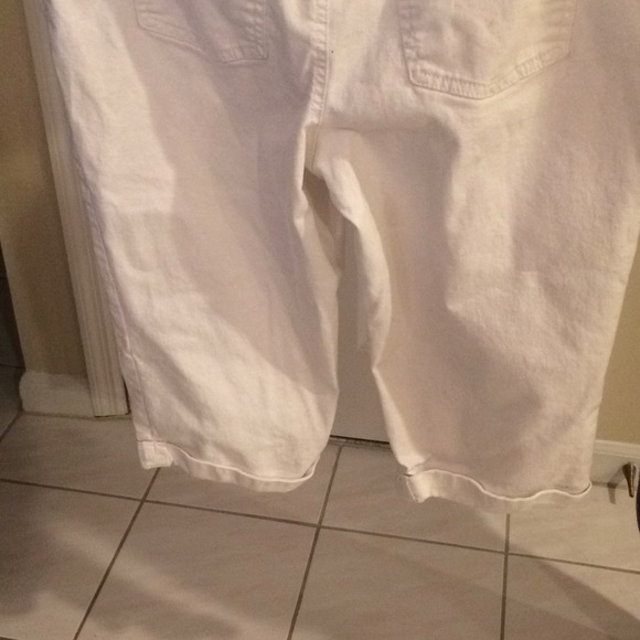Croft and barrow white capri’s stretch size 10. - Picture 4 of 5